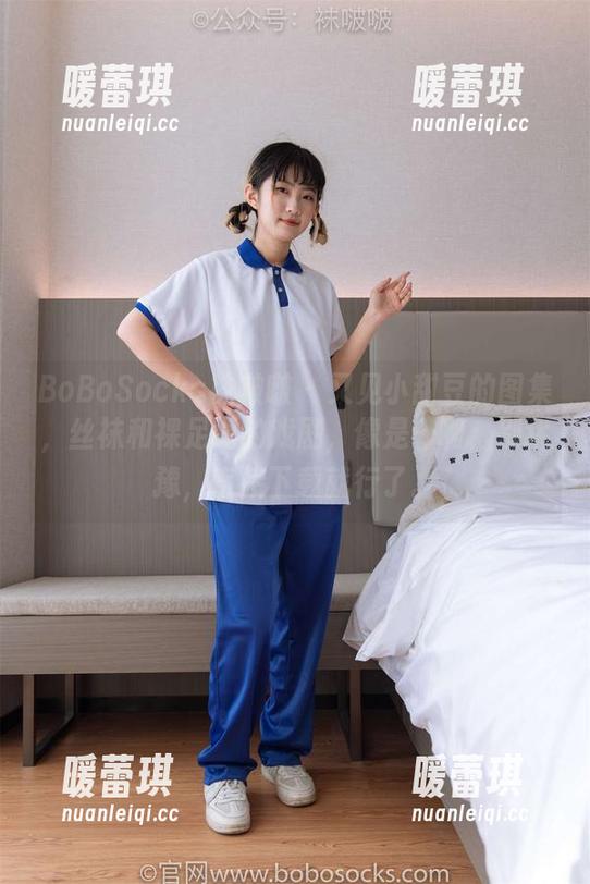 BoBoSocks袜啵啵 - 又见小甜豆的图集，丝袜和裸足间的戏剧，像是…啊，别犹豫，直接下载就行了。