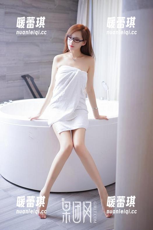 GIRLT果团网 - 最新作品，王语纯的女王装到底是性感还是邪魅？