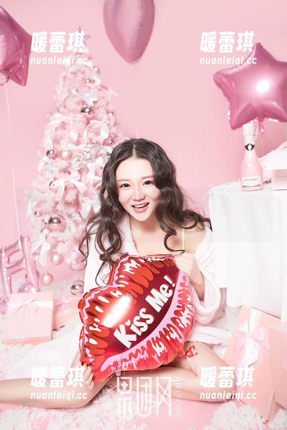 GIRLT果团网 - 莫雅淇与校服，资源与解读的有趣碰撞