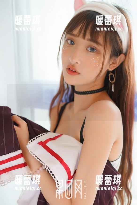 GIRLT果团网 - 当无圣光遇上莫雅淇，女王气场全开；世俗安静了，只剩下你的眼睛在飘。