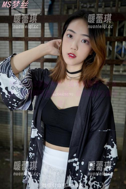 MSLASS梦丝女神 - 给大家推荐一个资源，刘佳的笔直丝袜腿，镜头确实会偏移哦！