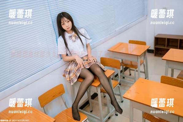 你能想象忧郁少女的高清图册里藏了多少小情绪吗？来试试吧，喵糖映画。
