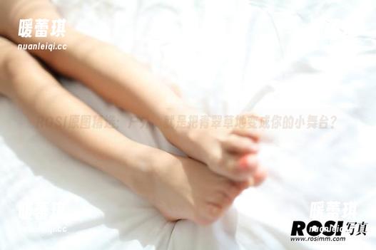 ROSI原图精选：户外，就是把青翠草地变成你的小舞台？