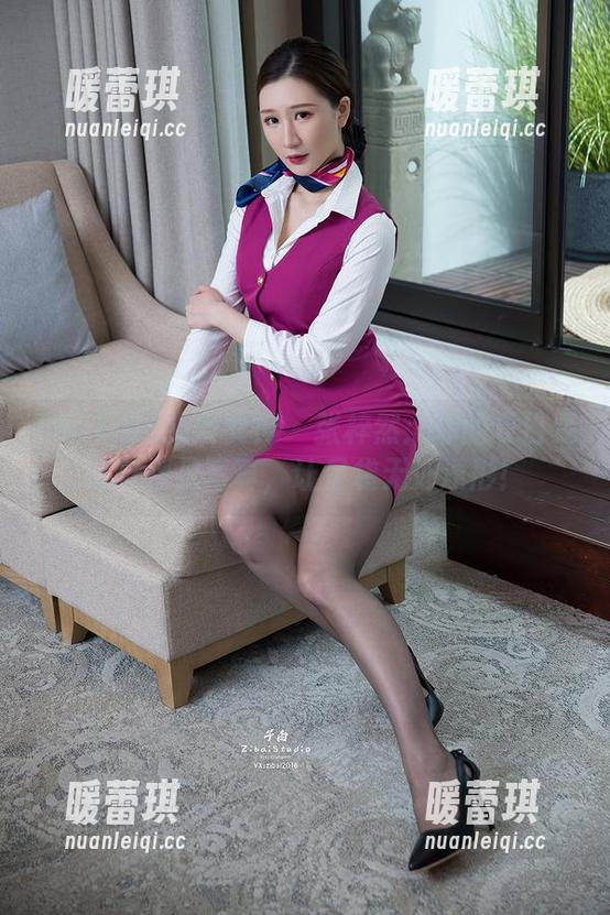 TouTiao头条女神 - 张梓然：你的夏日灵感与裸足写真，让足袋无处遁形！