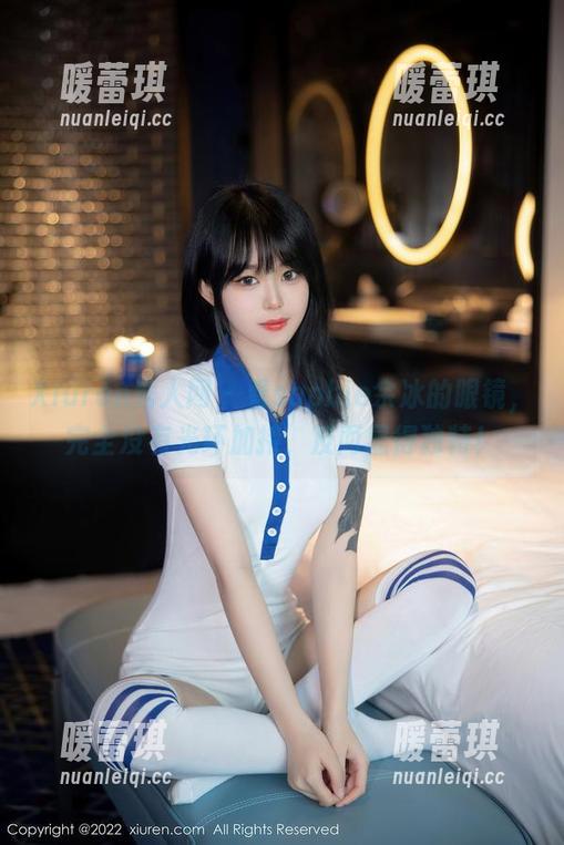 Xiuren秀人网 - 看sophie余冰的眼镜，完全没有光环加持，反而显得独特！