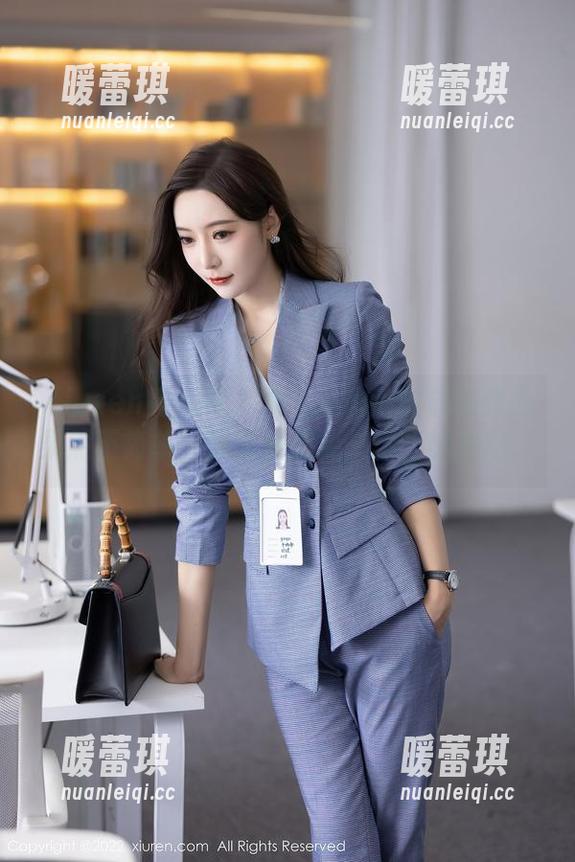 Xiuren秀人网 - 双笙Alina的旗袍作品果然不简单，总有种想要“借”的冲动。