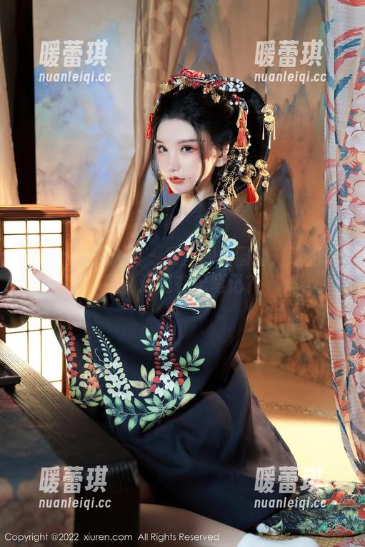 Xiuren秀人网-圆圆酱 Xiuren秀人网 - 教室和圆圆酱:这是作品,还是在记笔记?