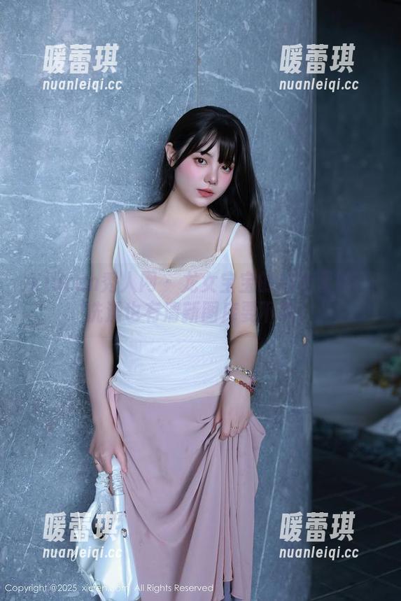 Xiuren秀人网 - 龙女宝宝的浴室冒险：洗澡也有清新图库要下载！