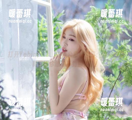 打开Yebin(전예빈)的办公室新世界：这一组写真带给你意想不到的轻松！
