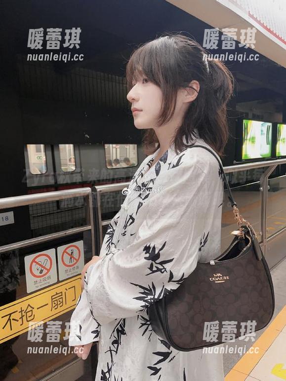Zyra秋带来的高清死库水图集，似乎每一滴水都在低语，快来听听吧。
