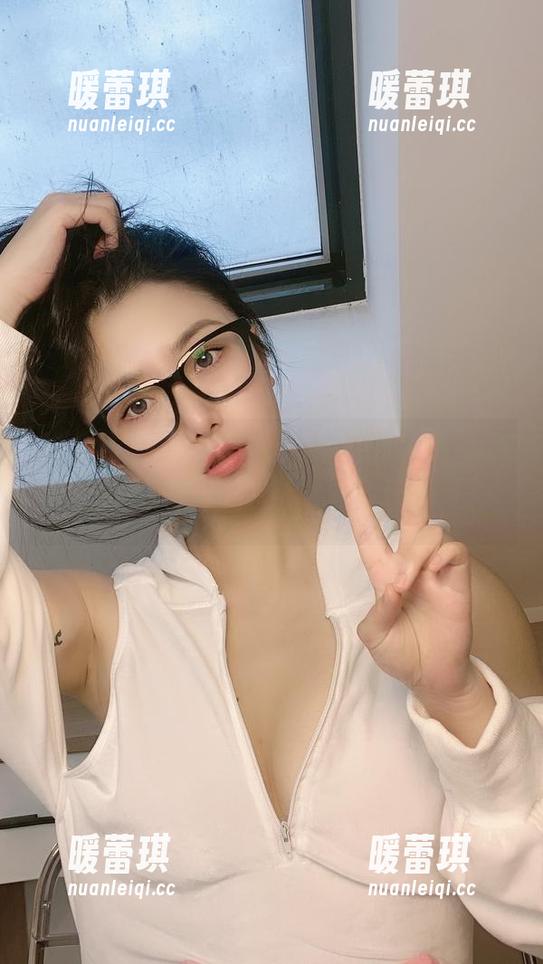 俏妞qiaoniuTT 微密圈 - 俏妞qiaoniuTT的日式系列,图包里的每一张都在喃喃自语,值得停留。