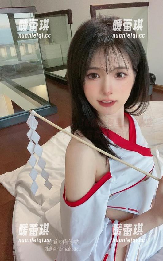 倦倦喵的书包探险：JK的书包里还有哪些“惊喜”？最新写真集更新！
