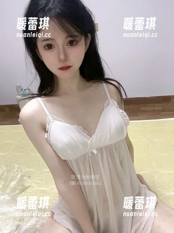 倦倦喵巫女写真，像秋风中的落叶，静静勾起思绪