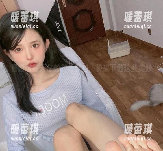倦倦喵在天台的放松时刻，快来下载这些美妙的图片吧！