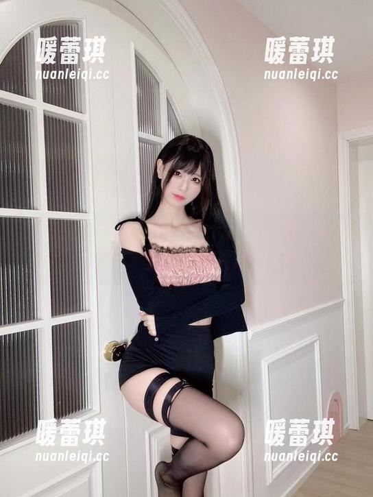十万口草莓粥粥 微密圈 - 不仅是白丝,十万口草莓粥粥的“作品集”里还有大片黑色幽默!