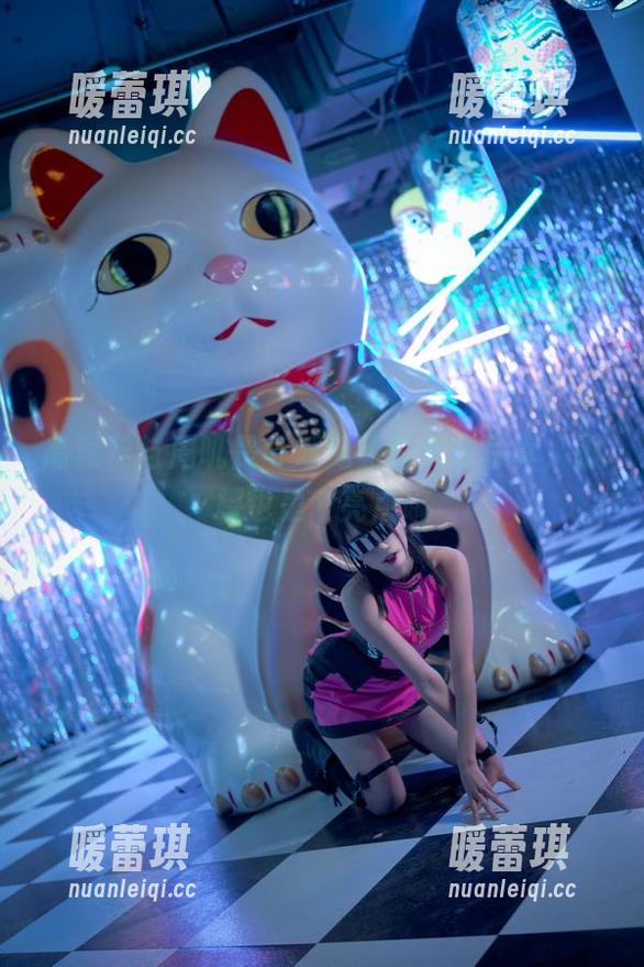 高跟鞋与周叽是可爱兔兔的免费写真，脚踝也是个亮点哦