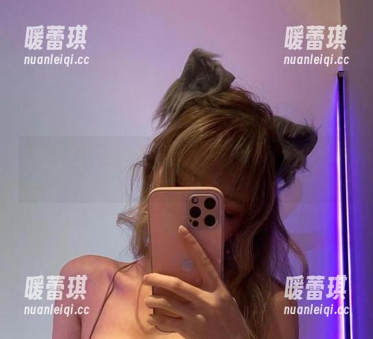 啾小妍做空姐，图库里走路都带风，呼朋引伴分享微风！