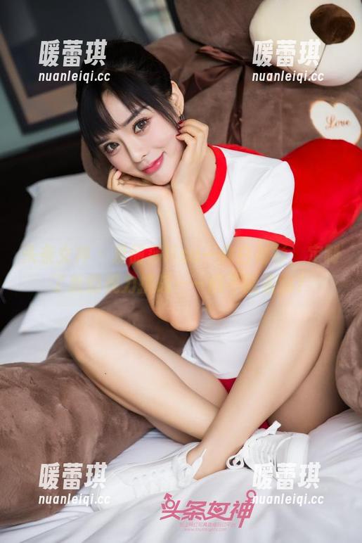 头条女神 - 爱丽莎lisa一件白衬衫，定制了我的视力挑战——能不能看够？