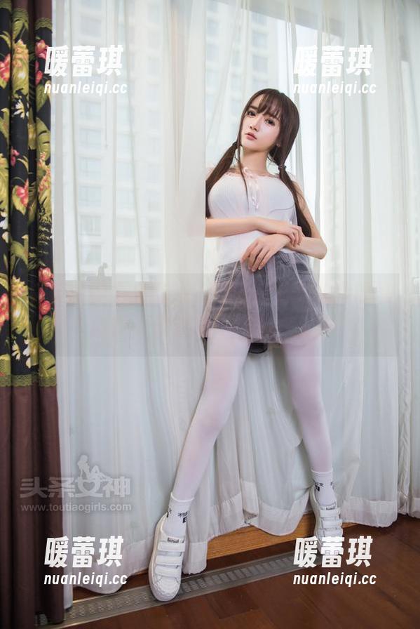 头条女神 - 索菲娅，她的白衬衫和我的私房梦，你猜哪一个更迷人？