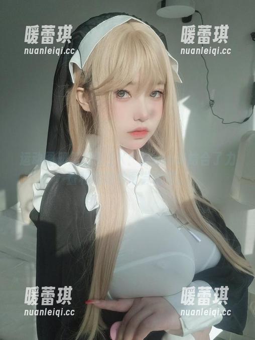 运动图册里的女主K：这cos是结合了力量和美的神奇尝试吧。