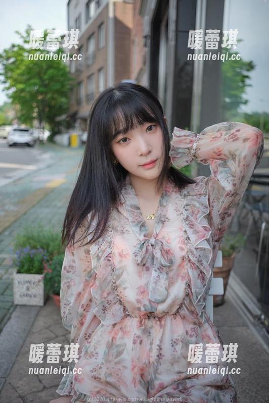 当姜仁卿(강인경)的照片满屏铺陈，你还敢眨眼吗？
