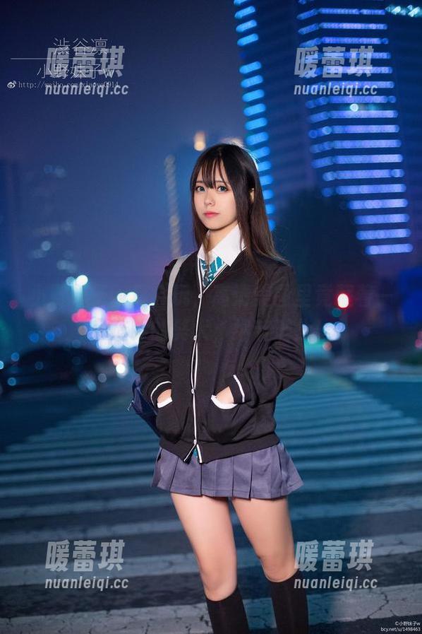 小野妹子w真会玩，高清美图里竟藏着一只瞪眼的獒犬，细节满分！