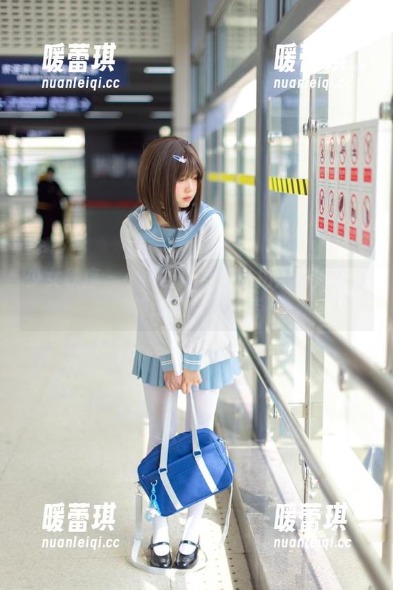少女秩序 - 小满与修女的私拍：当她的眼神比教堂更圣洁