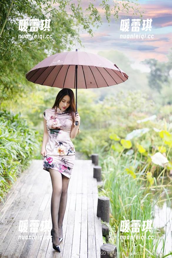 尤蜜荟 - SOLO-尹菲的毛衣作品，最新时刻如春风拂面，很耐人寻味呢。