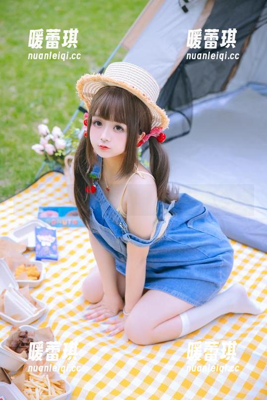 日奈娇全新作品，红裙下的随性时光。