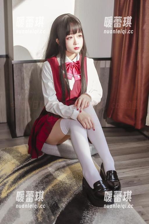 今天的日奈娇化身海梦兔女郎，cos的图包更是甜成一片！