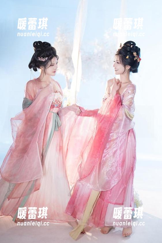 在星澜是澜澜叫澜妹呀最新写真里，女孩的原图也太撩了吧，赶紧收藏我们的视线