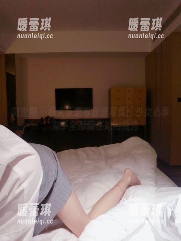 微密圈 - 杨大乐乐很靠谱写真：少女心事，似乎全都藏在她的眼角