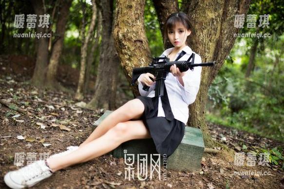果团网 - 冲呀，下载周琰琳LIN吊带的原图，别再犹豫了！