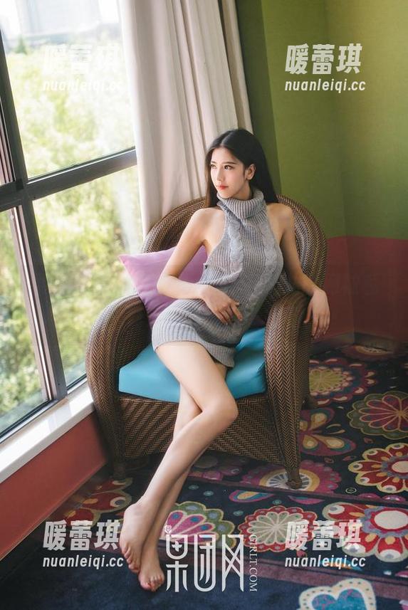 果团网 - 大胆猜测：蜜桃Q妹儿的网袜私房，真理的边缘藏着轻盈。