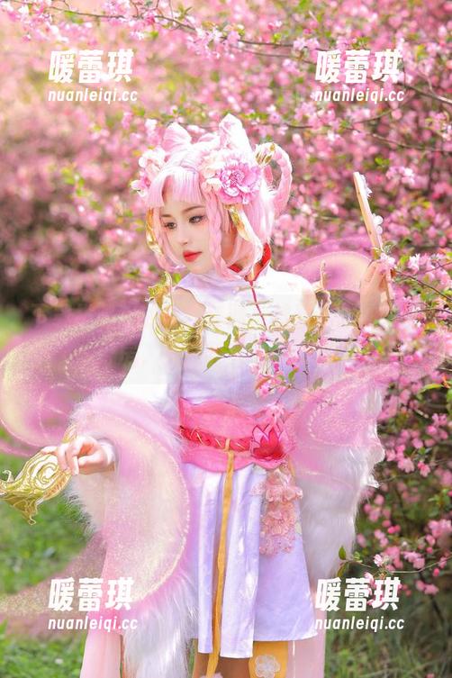 下载桃暖酱的瑜伽套图，越看越想冲去健身房，虽然其实也不太想。