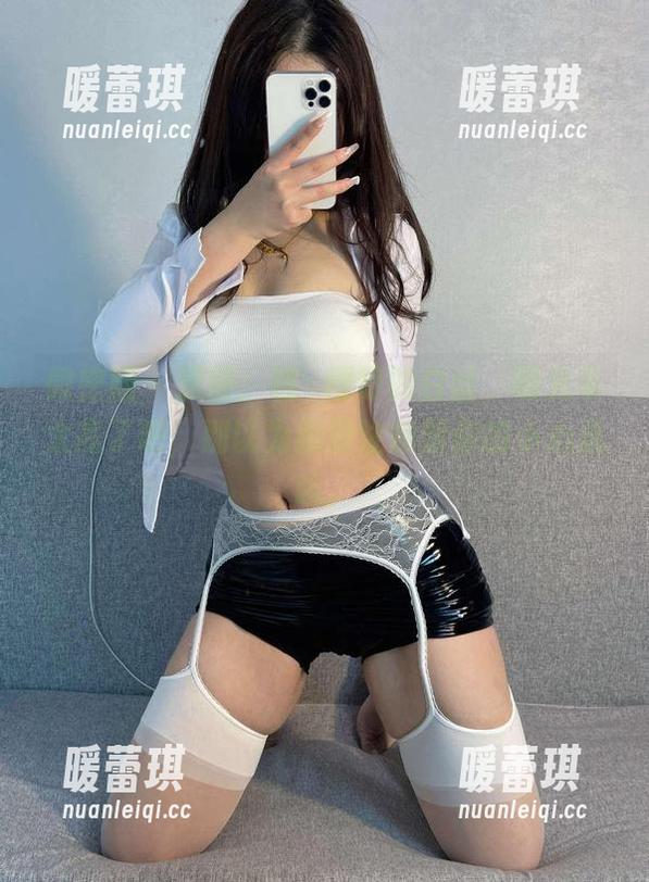 桃沢樱呀 微密圈 - 原图:桃沢樱呀的白丝,曝光率太高了吧,别以为我没注意到你的小心机哦。