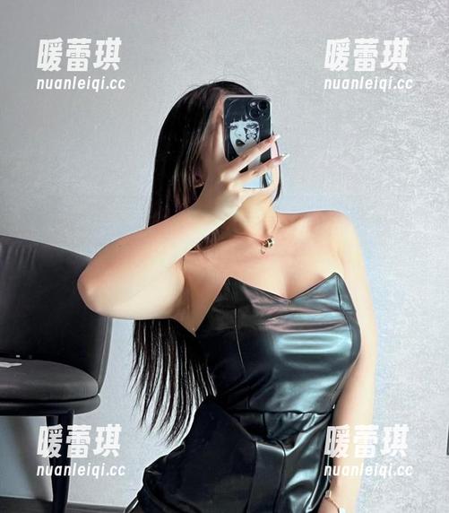 桃沢樱呀 微密圈 - 桃沢樱呀,你的白裙子真特别,图片展示的角度也很巧妙,绝对值得的资源。
