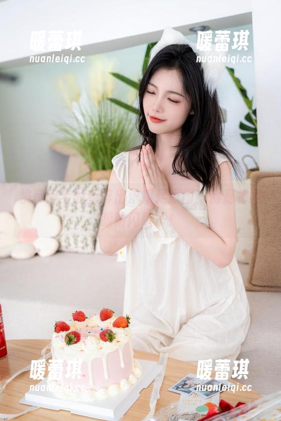 桃良阿宅的新鲜出炉裸足原图，倒是把我眼睛闪瞎了！