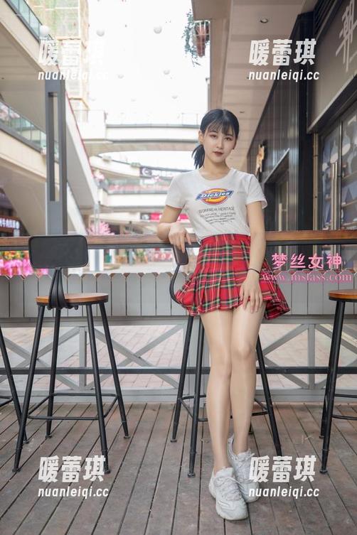 梦丝女神 - 晓晓的丝袜美图，不看后悔，免费的，谁会拒绝呢？