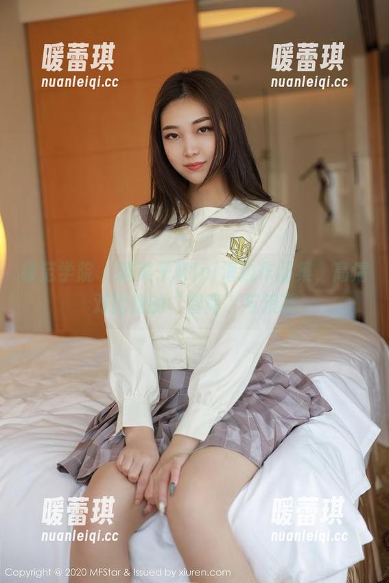模范学院 - 糯美子Mini海边作品集，高清对比她的“智商”与浪花