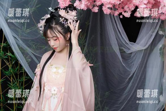 爆机少女喵小吉最新套图更新：瓶中精灵在搞事情，冲着美丽发疯去！