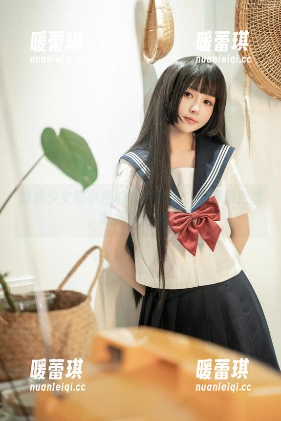 爆机少女喵小吉的图片精选：赛博朋克里，瞧我的猫咪气质