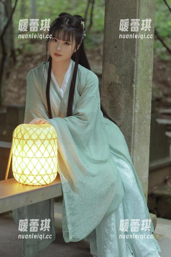 白莉爱吃巧克力 呼唤白莉爱吃巧克力,让她在线更新你的爱蜜莉雅梦~