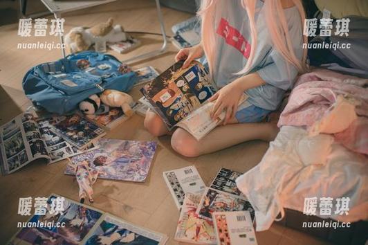 神沢永莉最新写真：睡衣中的沉思，我这是进入哲学领域了？