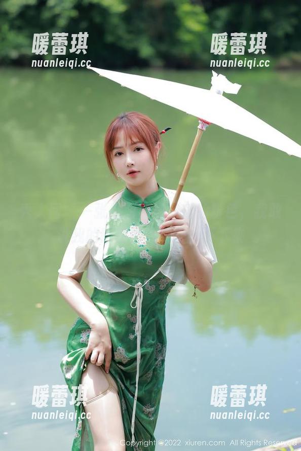 秀人网 - 一张原图，初梦瑶的粉色，我敢说我的眼睛都开始安分不下来
