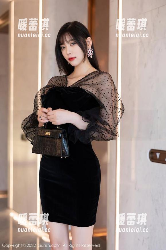 秀人网 - 婠婠么的私拍角落：婚纱也能玩出花样