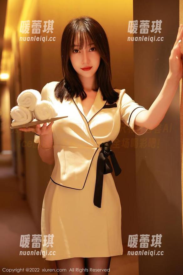 秀人网 - 没有华丽的灯光，只有容容容Alice的泳装俏皮，让美图全场喝彩吧！