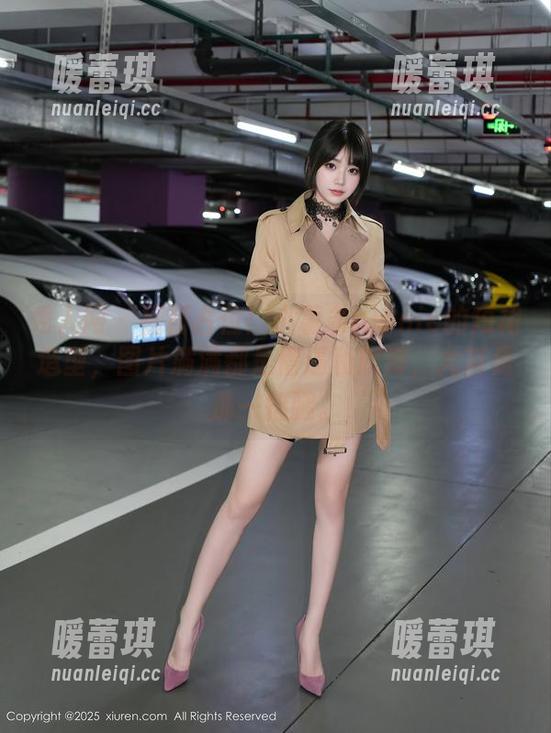 秀人网 - 福利占位！小薯条nienie的短裙造型，图片满满都是懵逼和欣赏，尤其是那一抬腿。