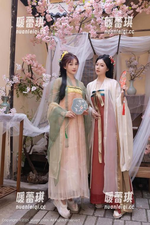 秀人网 - 说好的在天台上随意拍呢？杨晨晨在线作品透露出一丝不羁的气质，啧，信我！