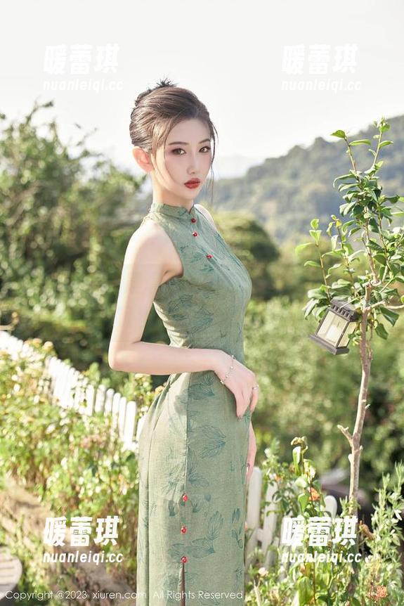 秀人网 - 杨晨晨sugar的新角色，短裙、眼镜和无尽的想象：图集